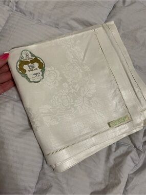 Irish linen vintage Classic Ivory Floral Damask  napkins old money